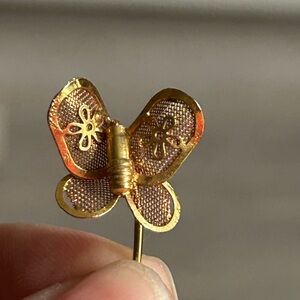 4/$50 Butterfly stick gold hat pin scarf pin 🥰